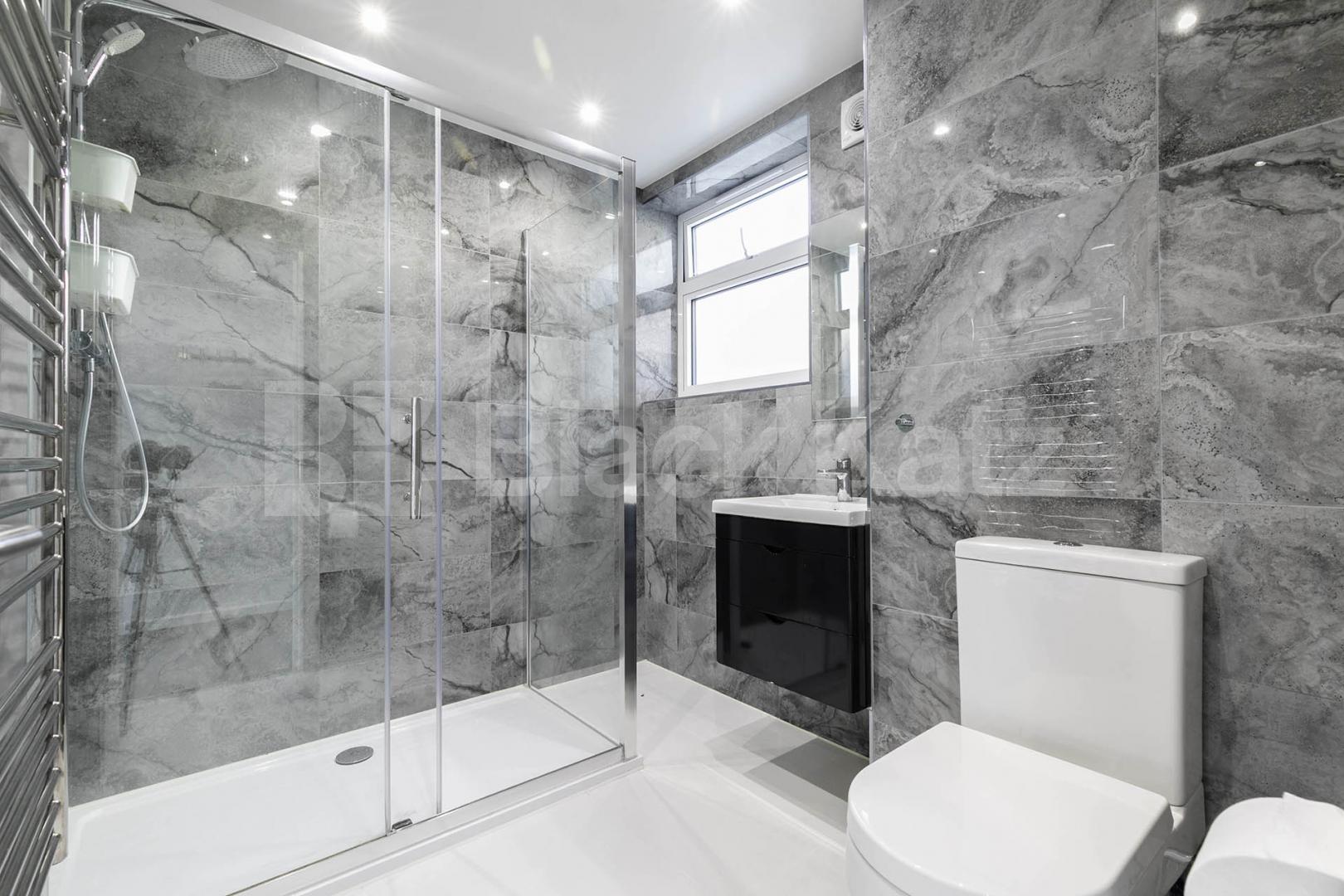 Modern Apartment The Oaks, Queens Park